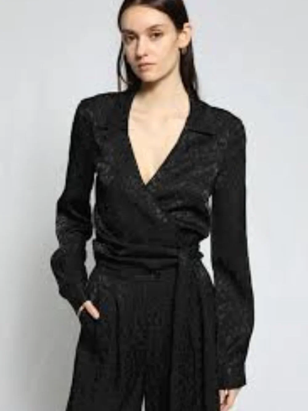 ☆ BANANA REPUBLIC Spotted Tie-front Blouse